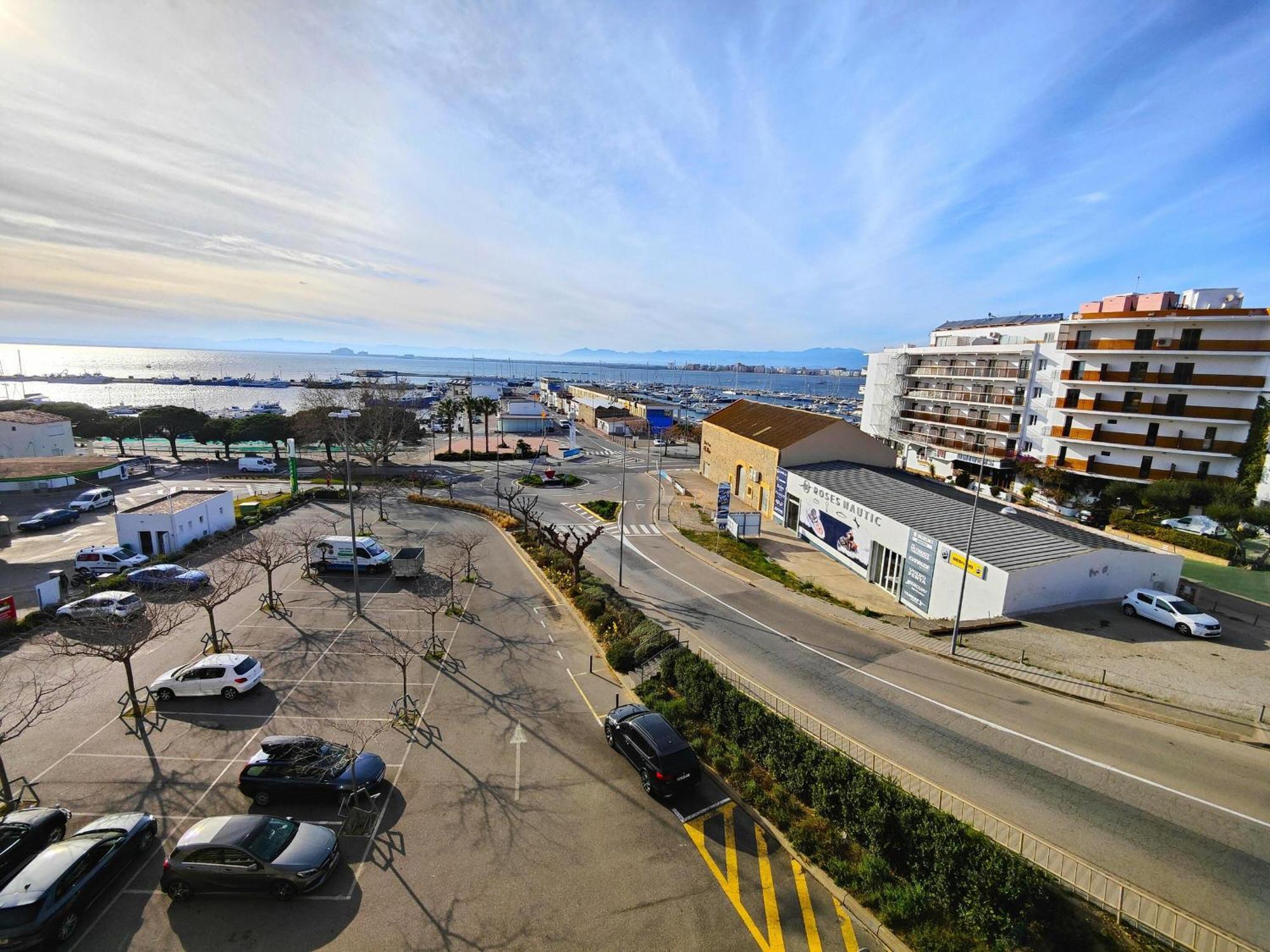 2166 Rocmar 1 4-C, Excelente Situacion Frente Al Puerto Pesquero Y Con Vista A La Bahia. Gran Terraza. Gran Parking Publico Delante. - Es-258-30 Apartment โรเซส ภายนอก รูปภาพ